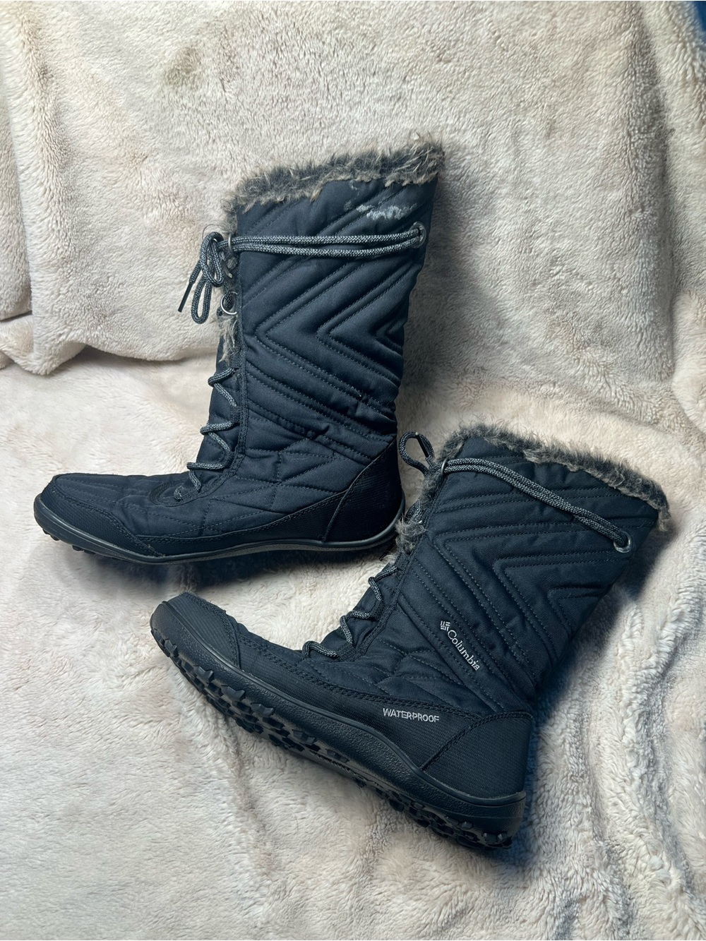 Columbia Women's Minx Mid III boots size 10 - Picture 3 of 8